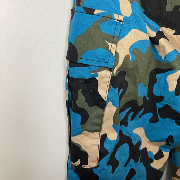 Army pants . Size Large - Picture 8 of 12